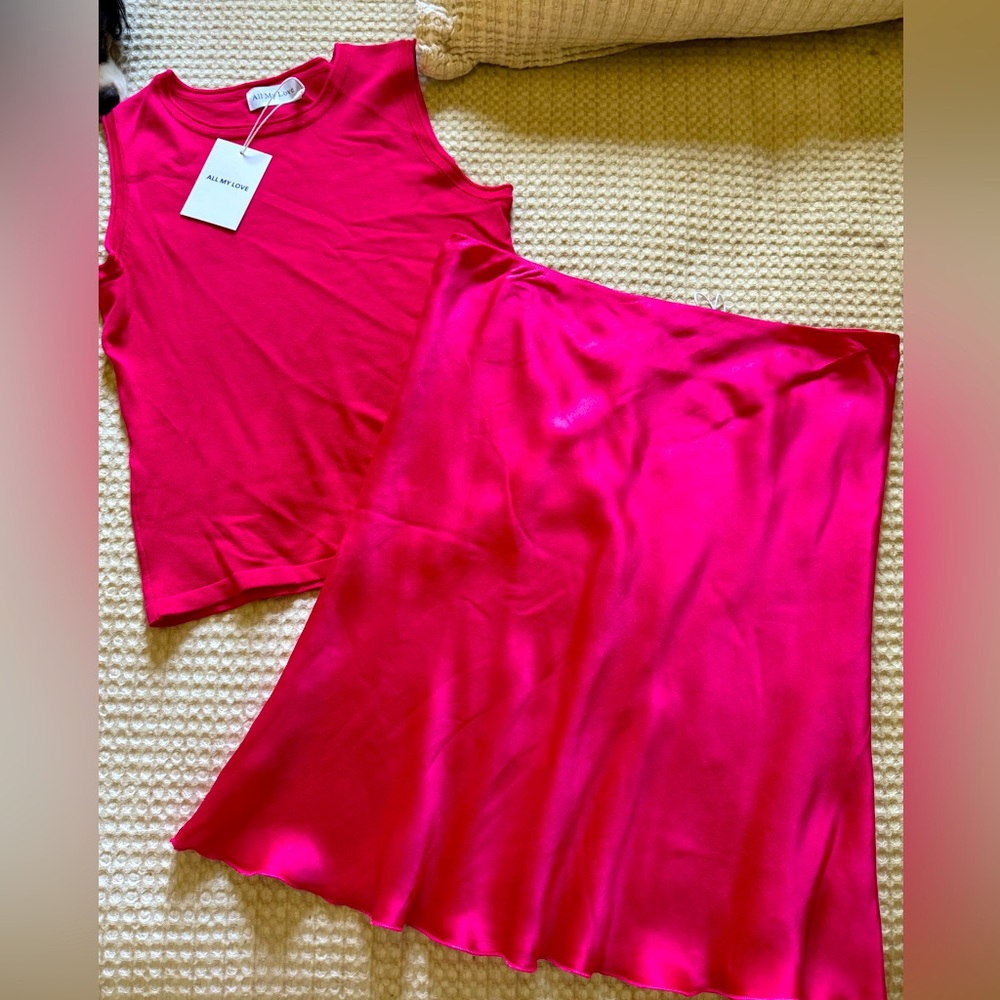 New 🪭 Raspberry Red 2 piece top & skirt set!